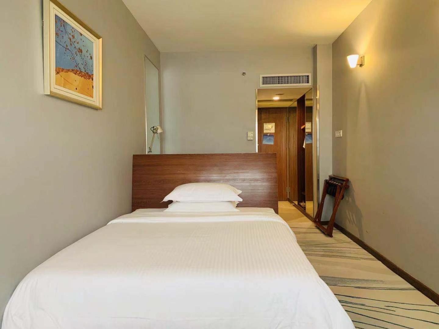 Days Inn Гуанджоу Екстериор снимка